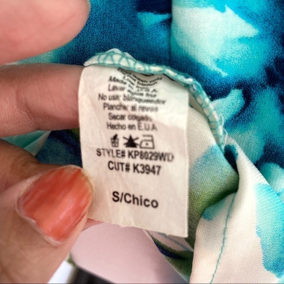 Tropical floral shorts romper Size Small - Picture 12 of 13